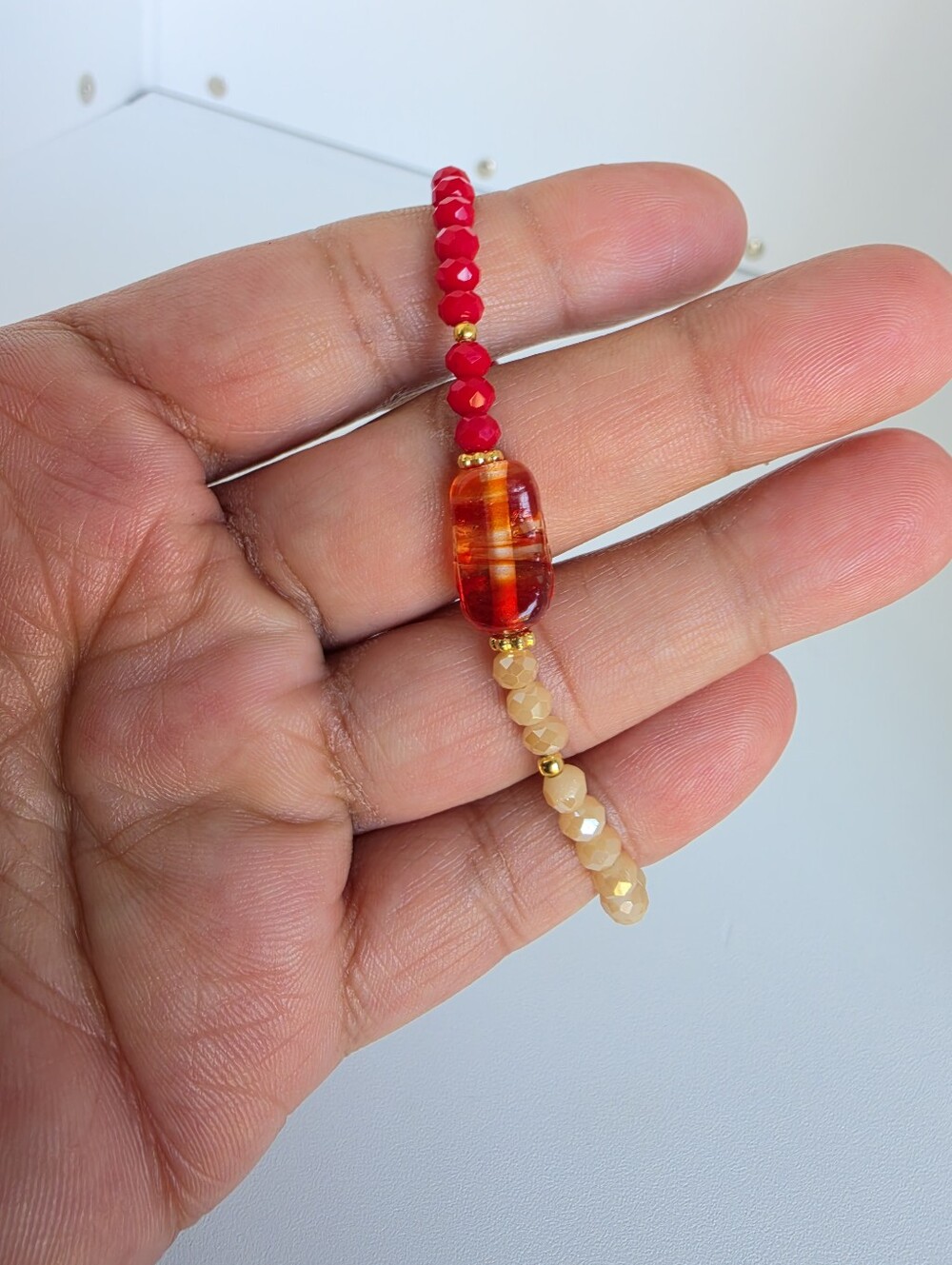 Red Beige Crystal Beaded Stretch Bracelet Glass Center Bead Gold Tone - Picture 2 of 5